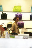 th_21721_Mandy_Moore_Shopping_in_New_York_7-10-07_6_122_336lo.jpg