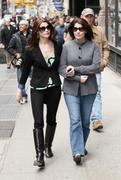 th_650079872_Celebutopia_NET.Ashley_Greene_shopping_for_furniture_with_parent_in_NYC.03_19_2011.HQ.23_122_389lo.jpg