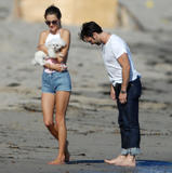 th_45819_celebrity_paradise.com_TheElder_AlessandraAmbrosio2011_05_29_ontheBeachinMalibu56_122_391lo.jpg