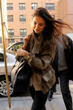 th_91989_celebrity_paradise.com_TheElder_KatieHolmes2011_03_22_arrivesbacktoherhomeinNewYork5_122_479lo.jpg