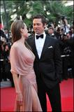 th_42673_Celebutopia-Angelina_Jolie-Inglourious_Basterds_premiere-53_122_525lo.jpg