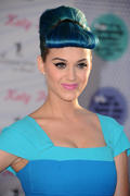 th_95143_celebrity_paradise.com_Katy_Perry_Launches_False_Lash_Range_22.02.2012_82_122_537lo.jpg