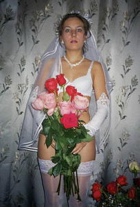 Mujeres casi desnudas con vestido de casamiento - 180 Fotos