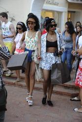 th_618867795_RihannaoutforshoppinginPortoCervo17.7.2012_104_122_560lo.jpg
