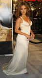 th_78338_Celebutopia-Jennifer_Lopez-The_Curious_Case_of_Benjamin_Button_premiere_in_Los_Angeles-11_122_580lo.jpg