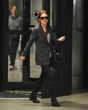 th_70383_Preppie_-_Julianne_Moore_at_LAX_Airport_-_Jan._14_2010_837_122_71lo.jpg