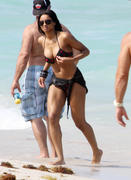 th_705509529_CiaraonthebeachinMiami14.5.2011_47_122_93lo.jpg