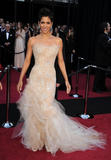 http://img181.imagevenue.com/loc405/th_53754_KUGELSCHREIBER_Halle_Berry_83rd_Annual_Academy_Awards_122_405lo.jpg