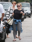 http://img181.imagevenue.com/loc542/th_217801283_Hilary_Duff_out_LA7_122_542lo.jpg